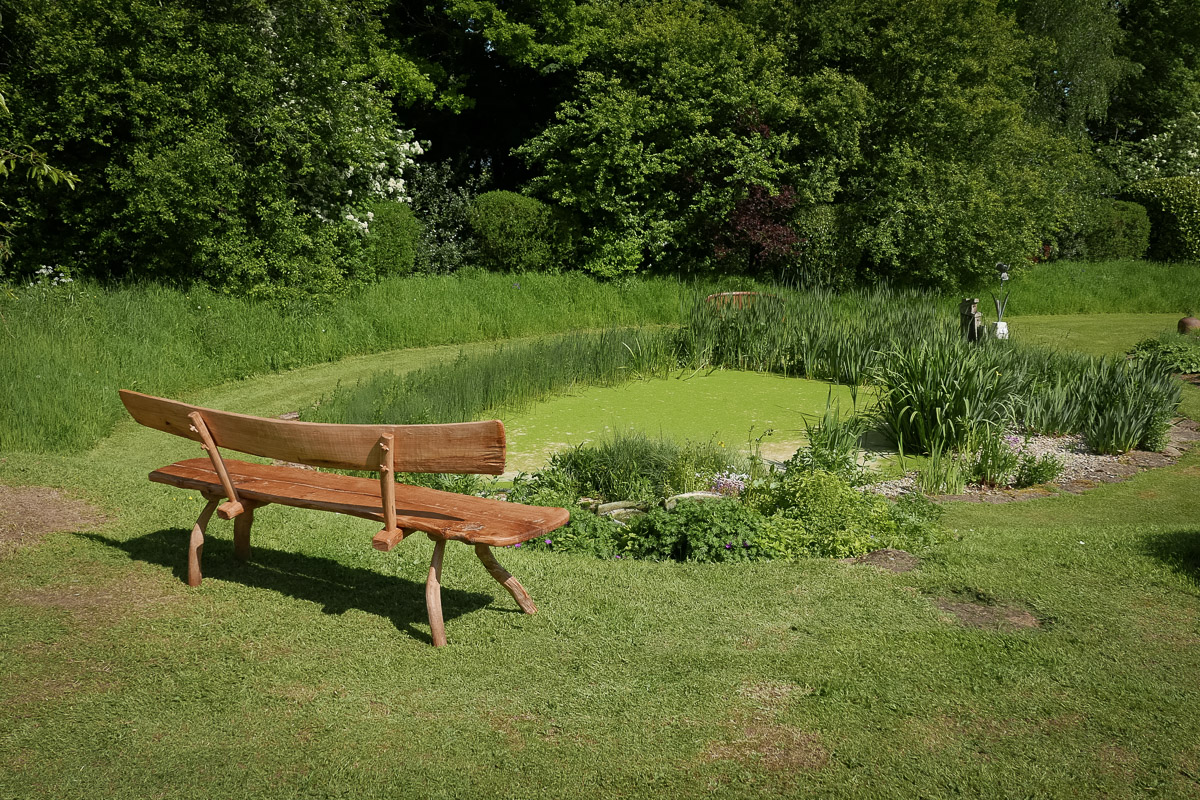 Oak garden bench with curved back